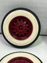 1/12 AMT 370700 1937 CORD SUPERCHARGE 812 CONVERTIBLE MAROON PARTIALLY BUILT KIT