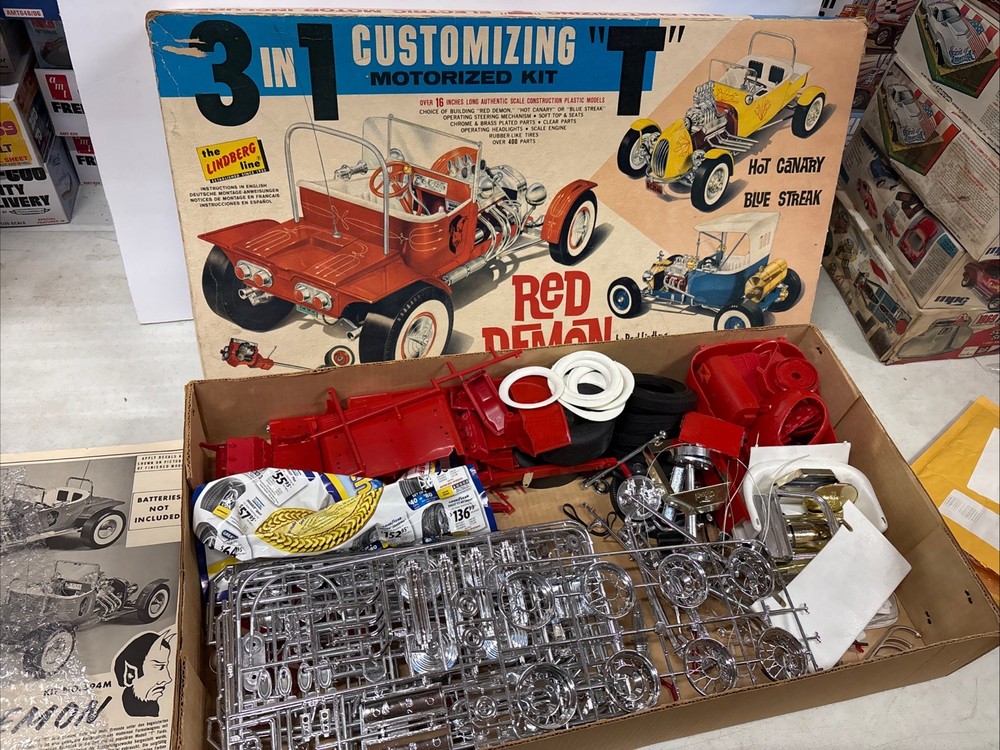 VINTAGE LINDBERG 1/8 SCALE 3-IN-1 CUSTOMIZING “T” RED DEMON MODEL KIT – RARE (3)