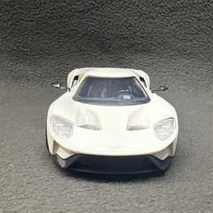 Revell 2017 Ford GT Plastic Model 1/25 Built Kit Super Car Le Mans White GT40