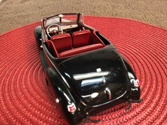REVELL 1/25 1940 FORD CONVERTIBLE FACTORY BUILT BOX ART STUDIO DISPLAY MODEL