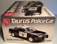 AMT ERTL Taurus Police Car 1/25 Plastic Model 6078,Open box,Sealed Parts (B117)
