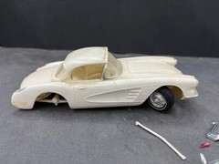C1 MPC 1960 Chevy Corvette vintage built model car 1/25 McM.
