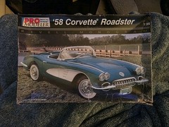 1995 Revell Monogram 1:24 Scale Model ’57 CORVETTE Roadster 1957 Corvette