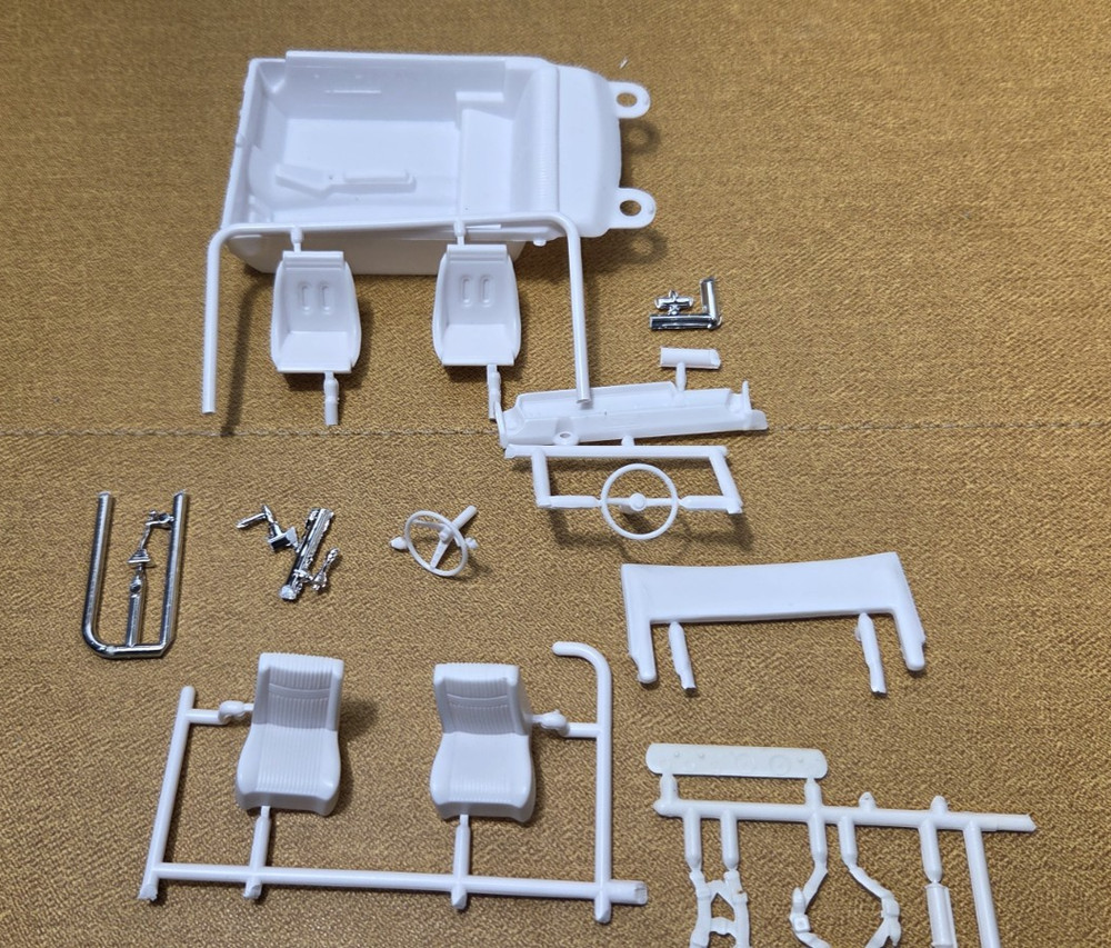 1964 Olds Cutlass F85 Conv INTERIOR & UPGRADES 1:25 AMT NEW Model Kit PARTS