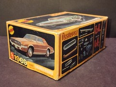 AMT 1969 Ford Thunderbird HT 1/25 Scale Model Kit – Nice Unbuilt Kit, Fair Box