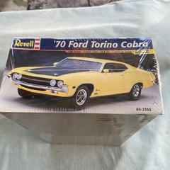 Revell 1970 Ford Torino Cobra 1:25 Model Kit 85-2353 NEW Sealed American Flag