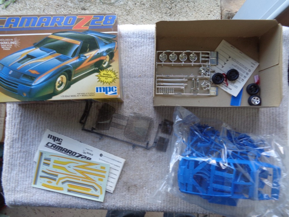 MPC # 1-0875 1983 Chevrolet Camaro Z28 Open Unbuilt Model Kit 1/25 Scale