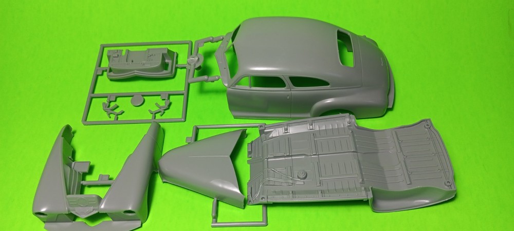 1947 Chevy Fleetmaster Aerosedan 1/25 Moebius Body Hood Fenders 1946 1948