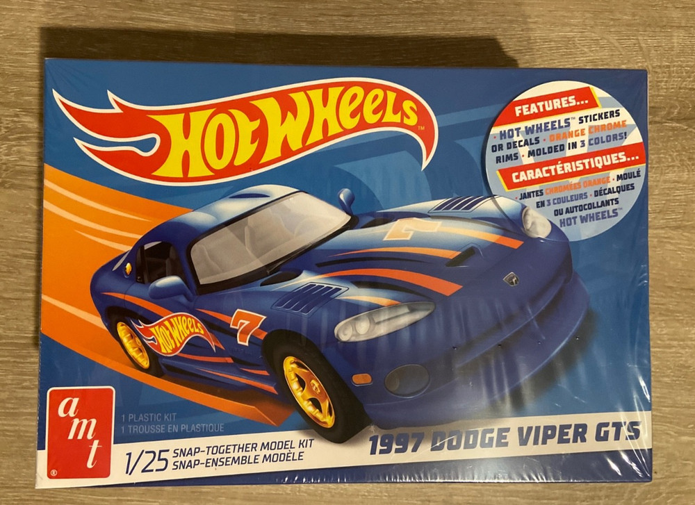 AMT Hot Wheels 1997 Dodge Viper GTS Snap-Together Model Kit 1/25 NEW & SEALED