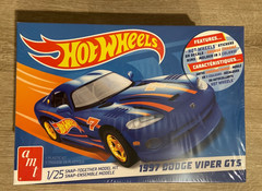 AMT Hot Wheels 1997 Dodge Viper GTS Snap-Together Model Kit 1/25 NEW & SEALED