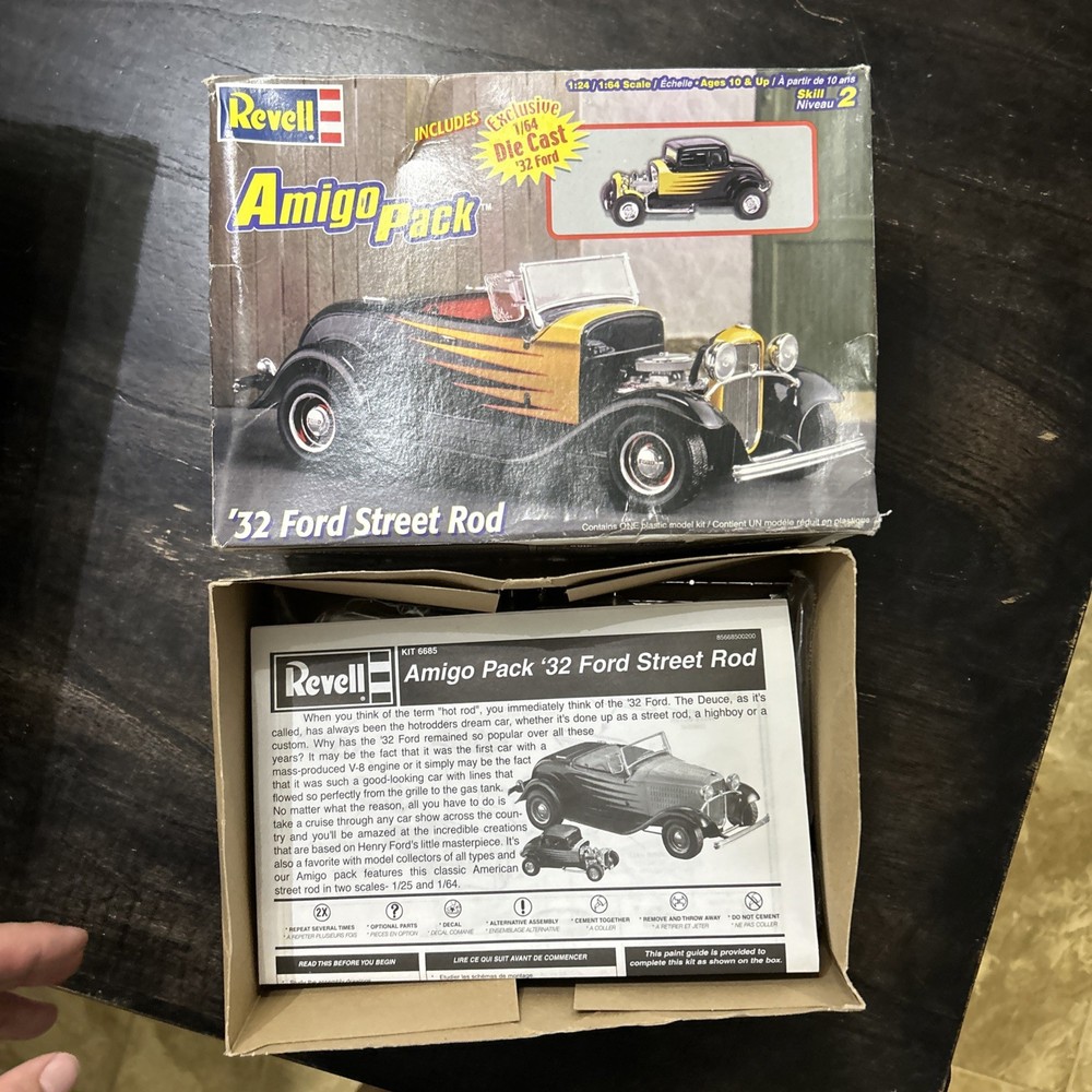 Amigo Pack | Exclusive 1/64 Die Cast ’32 Ford Street Rod | Revell Brand