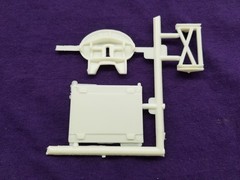 Diamond REO Truck Tractor 5TH WHEEL ,CARRIAGE ,SKID PLATE for 1:25 AMT Model Kit