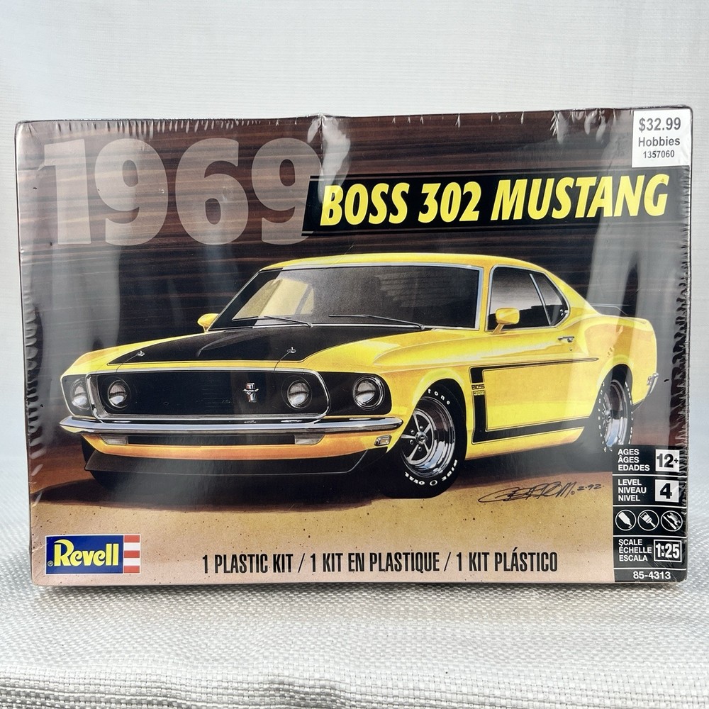 Revell 1969 Boss 302 Fastback Mustang 1:25 Model Kit Sealed NOS 2018 85-4313