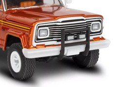 Revell 1/24 Scale 1979 Jeep J-10 Pickup w/Camper Top Plastic Model Kit 14568