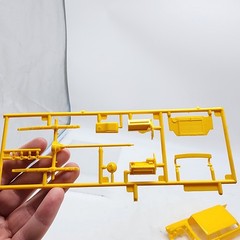 UH Monogram Yellow 1957 Chevy Nomad 1/25 Scale Model Kit #2235 READ DESCRIPTION