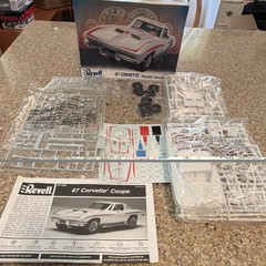 Revell ’67 Corvette Sting Ray Sport Coupe 2’n1 1:25 Plastic Model Kit #852050
