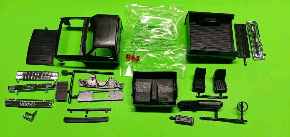 1984 GMC 4×4 Pickup Fall Guy Truck 1/25 Hood Body Glass Bed Bumper Grill Seats