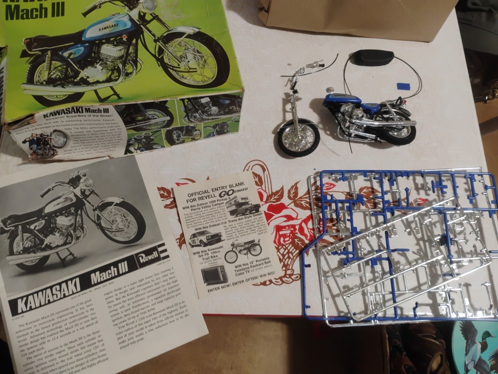 1971 Revell #H-1500 Kawasaki Mach III 1/12 Scale Motorcycle Model Kit