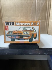 AMT Chevy 1976 Monza 2+2 Plastic Model Kit Unassembled 1:25 T469