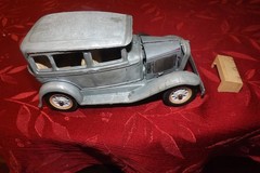 HUBLEY FORD 4 DOOR SEDAN METAL MODEL KIT HOT ROD PARTS REPAIR 1:20 JUNKYARD