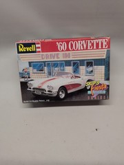 Revell 1960 / ’60 Corvette Skip’s Fiesta Series Kit 7164 Open Box Sealed Parts
