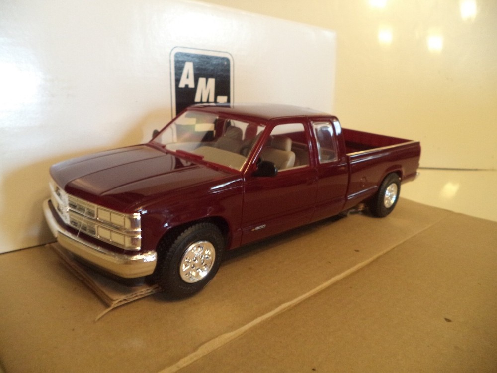 AMT/Ertl 1995 Chevrolet C-1500 Extended Cab, dark garnet Red NEW IN BOX