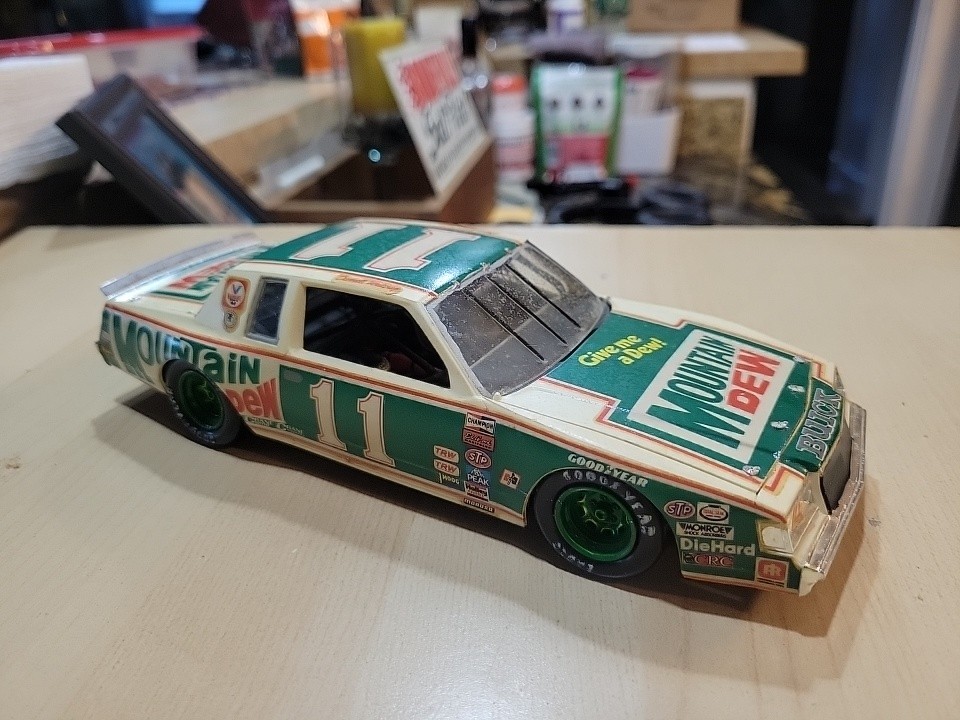 Darrell Waltrip Mountain Dew Buick Built Model Kit NASCAR Winston Cup READ