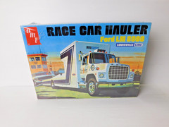 AMT Ford LN8000 Race Car Hauler – Model Truck Kit AMT758/06 1/25 Scale