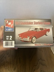 AMT Ertl 31759 1/25 Scale 1953 Studebaker Starliner Coupe Plastic Model Kit