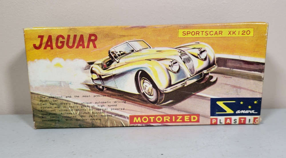 Sanwa Jaguar Sportscar XK120 Motorized Plastic Model Kit #219