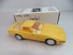 AMT ERTL 1992 Corvette Convertible ZR1 Yellow 6575