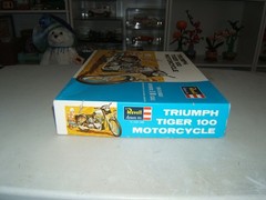 REVELL TRIUMPH TIGER 100 1/8 SCALE MOTORCYCLE KIT # H-1231 ISSUE DATE 1964.