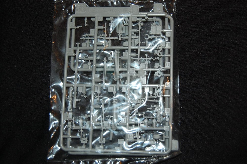 1/35 DRAGON 10.5CM LE.FH. 18/1 SDKFZ 165/1 AUSF #6475 PARTS SPRUE C IN BAG 3X