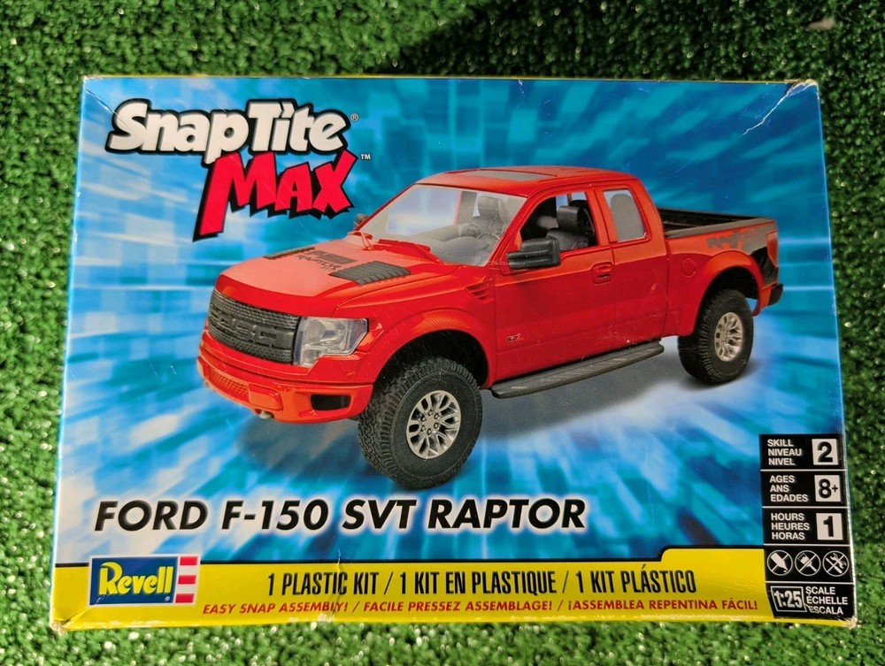 REVELL Snap-Tite Max FORD F-150 SVT RAPTOR MODEL KIT 1/25 SCALE