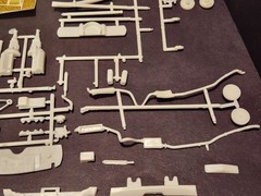 AMT 1969 Ford Thunderbird HT 1/25 Scale Model Kit – Nice Unbuilt Kit, Fair Box