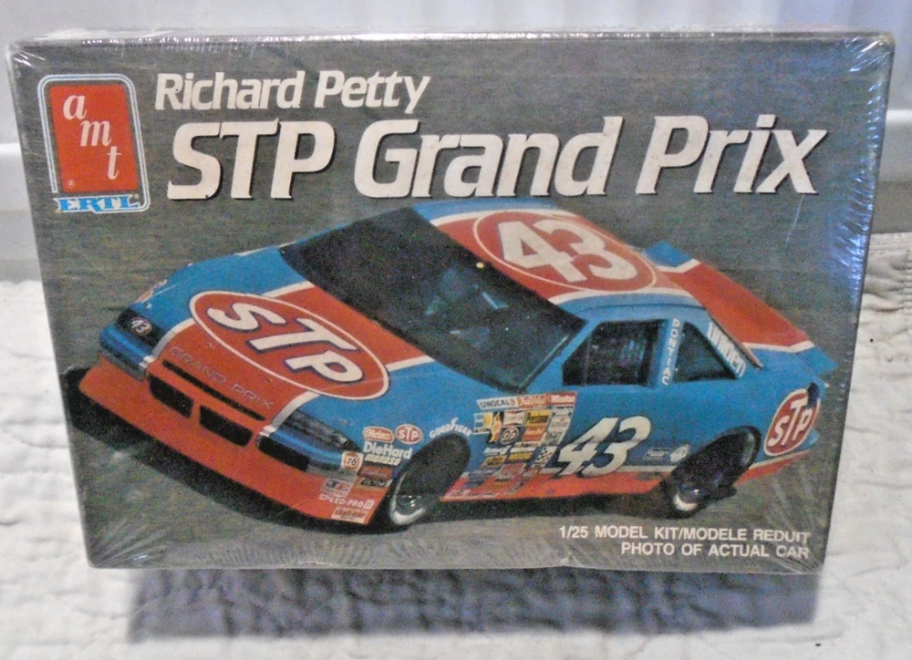 AMT ERTL Richard Petty #43 STP Grand Prix 1/25 Scale Model Kit #6728 New NOS