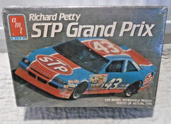 AMT ERTL Richard Petty #43 STP Grand Prix 1/25 Scale Model Kit #6728 New NOS