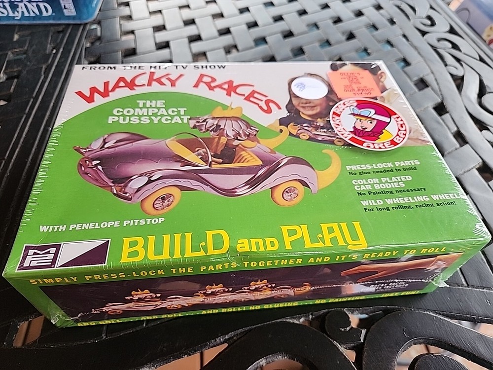 MPC Wacky Races – The Compact Pussycat Snap Plastic Model Kit MPC934 NWDP