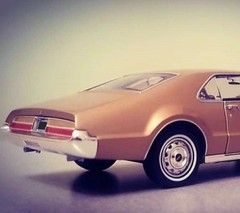 OLDS Oldsmobile Toronado Built Model Promo Classic Car Race Carousel Gold 442