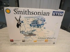 SMITHSONIAN MOTOR WORKS 4 CYLINDER MODEL ENGINE WITH MOVING PARTS ^