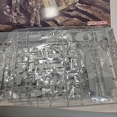 Dragon Sd.Kfz.250/5 Neu le Beob.Pz.Wg. 1:35 Plastic Model Kit 6141 New Open Box