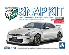 Aoshima 1/32 Snap Kit Nissan R35 GT-R Brilliant White Pearl Color-coded 13715