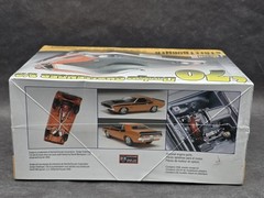 Revell Streetburner 1970 70 Dodge Challenger T/A Plastic Model Car Kit 1:24 2596