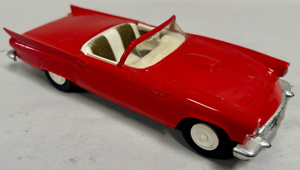 Vintage 1957 AMT 2 DR CONVERTIBLE FORD T-BIRD FRICTION THUNDERBIRD (A8)