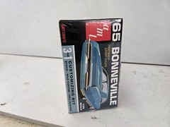 SKILL 2 MODEL KIT 1965 PONTIAC BONNEVILLE SPORT COUPE 3-IN-1 1/25 BY AMT AMT1260