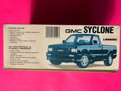 1991 GMC SYCLONE PICKUP TRUCK MODEL KIT LINDBERG BIG 1/20 SCALE COOL LOOK!!