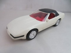 AMT ERTL 1992 Corvette Convertible Artic White Red Interior 6702