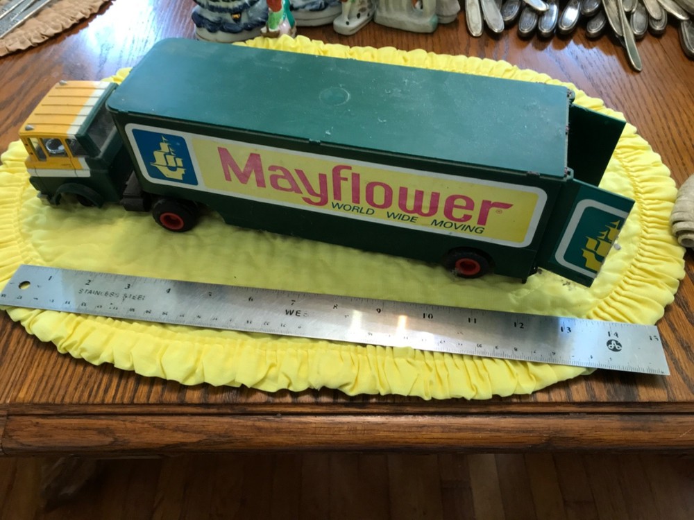 Mayflower plastic truck/trailer used missing ft tires