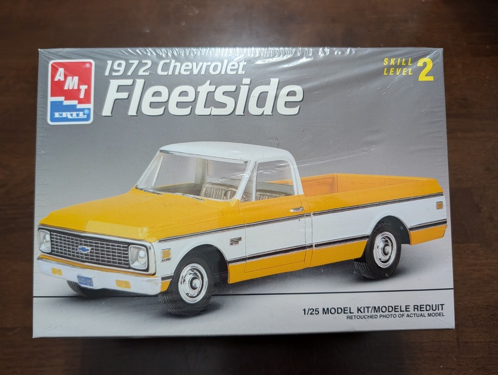 AMT 1972 Chevy Fleetside C10 Pickup 1/25 Scale Model Kit