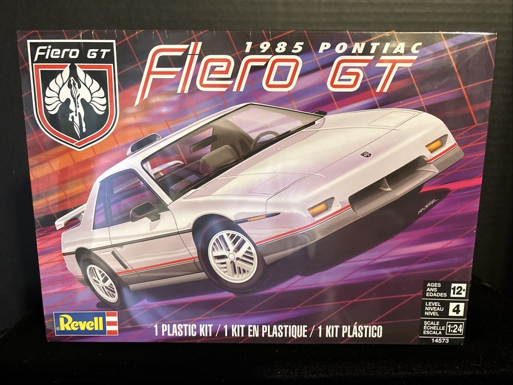 REVELL 14573 1985 PONTIAC FIERO GT MODEL KIT-NIB-1:24 SCALE